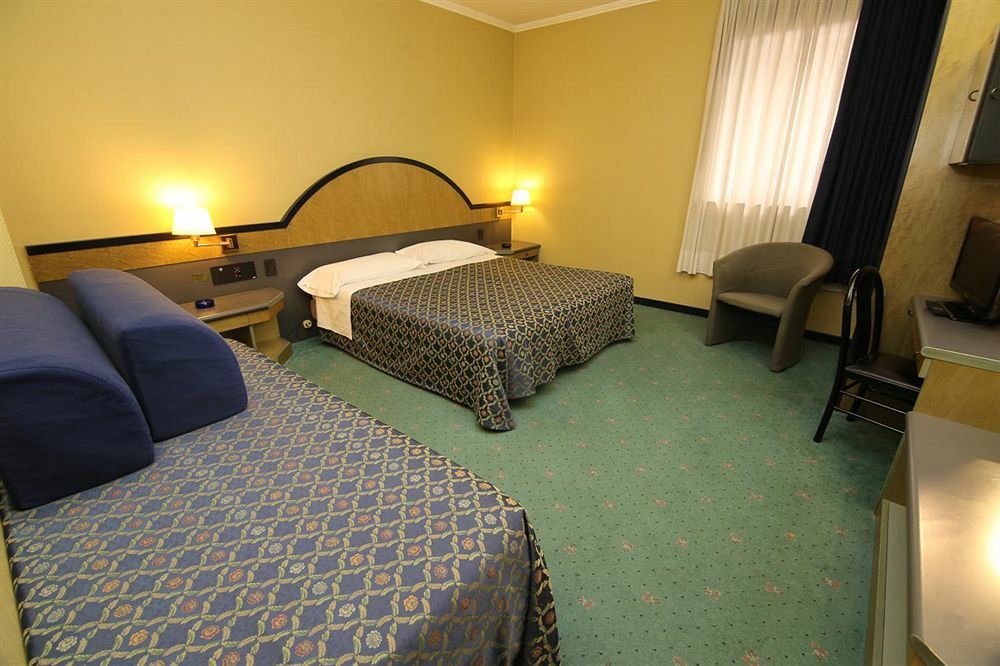 Hotel Domenichino Милан Экстерьер фото